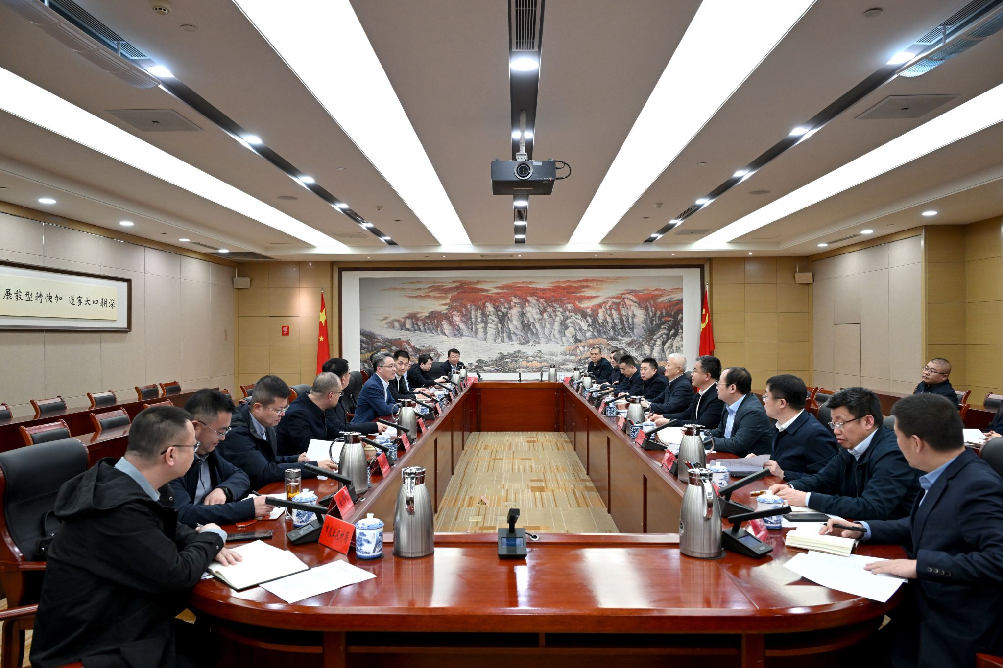 山西建投集团与大同市政府举行工作会谈