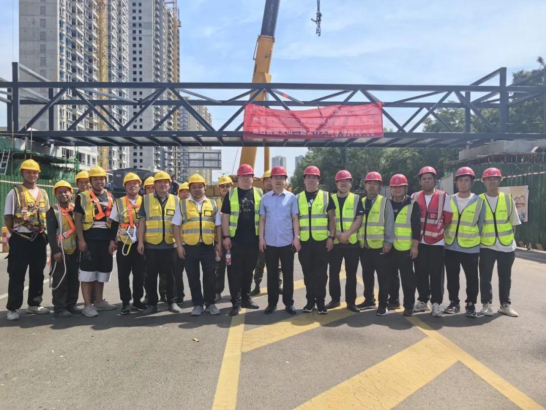 山西建投六建集团承建的古交市新建三座人行天桥龙8项目顺利完工