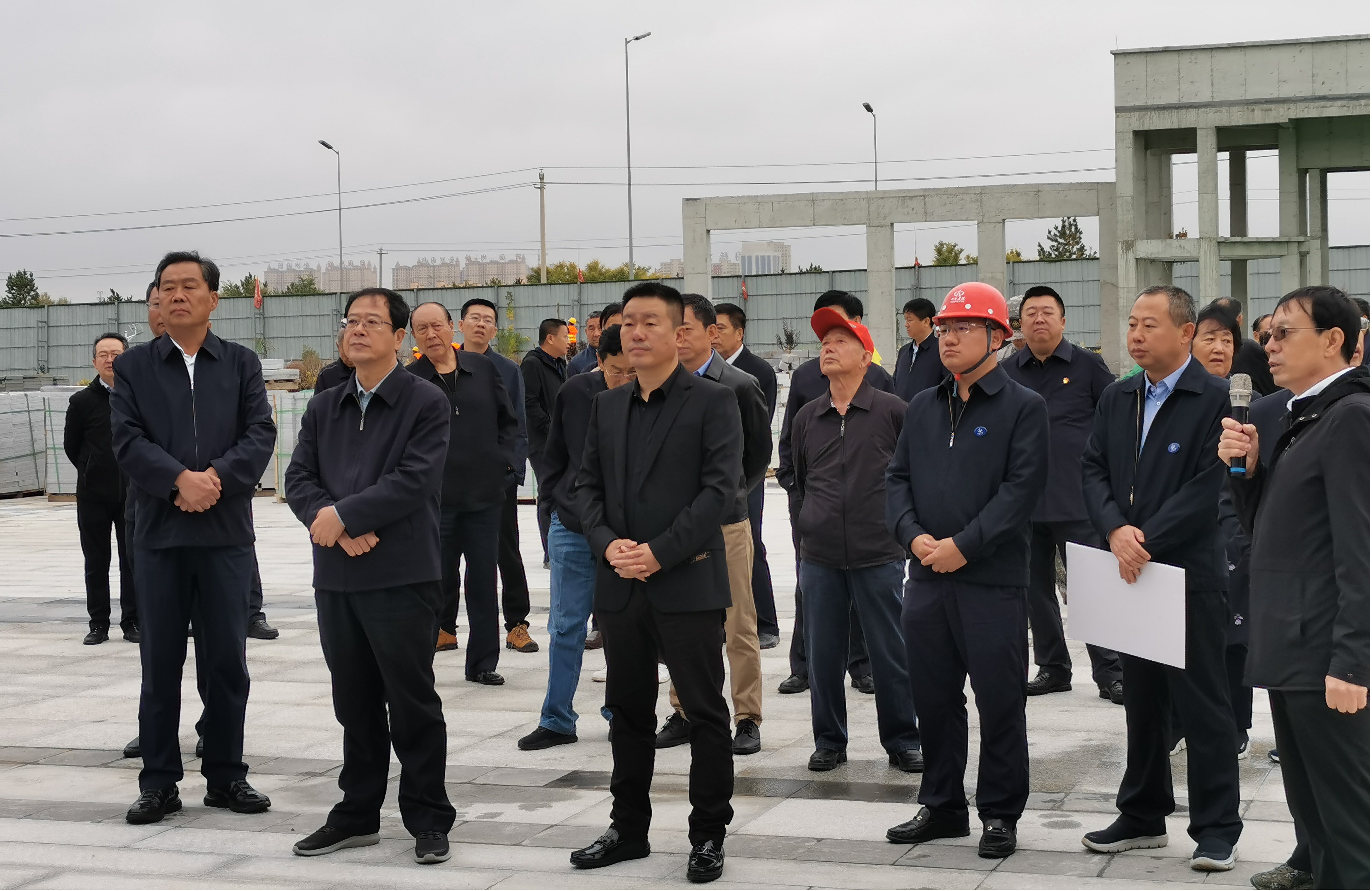朔州市委书记在山西建投总承包部承建的朔州市一中新校区龙8项目调研