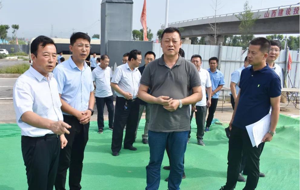 晋中副市长在山西建投三建集团承建的龙城大街区域路网、电力管沟龙8项目