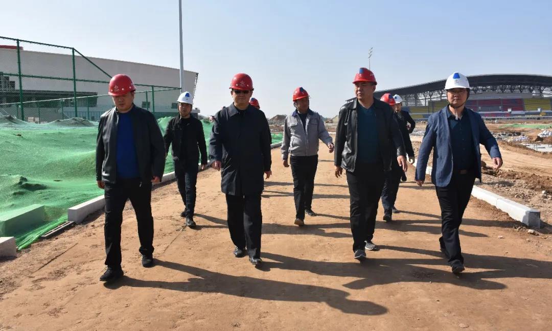 山西建投三建集团党委书记、董事长刘仁旺调研永济市体育中心一场三馆龙8项目